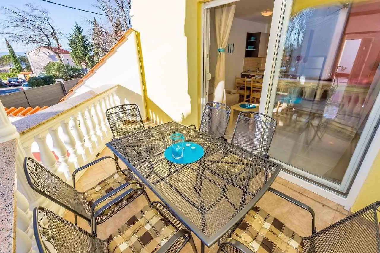 Apartment In Dramalj 5744